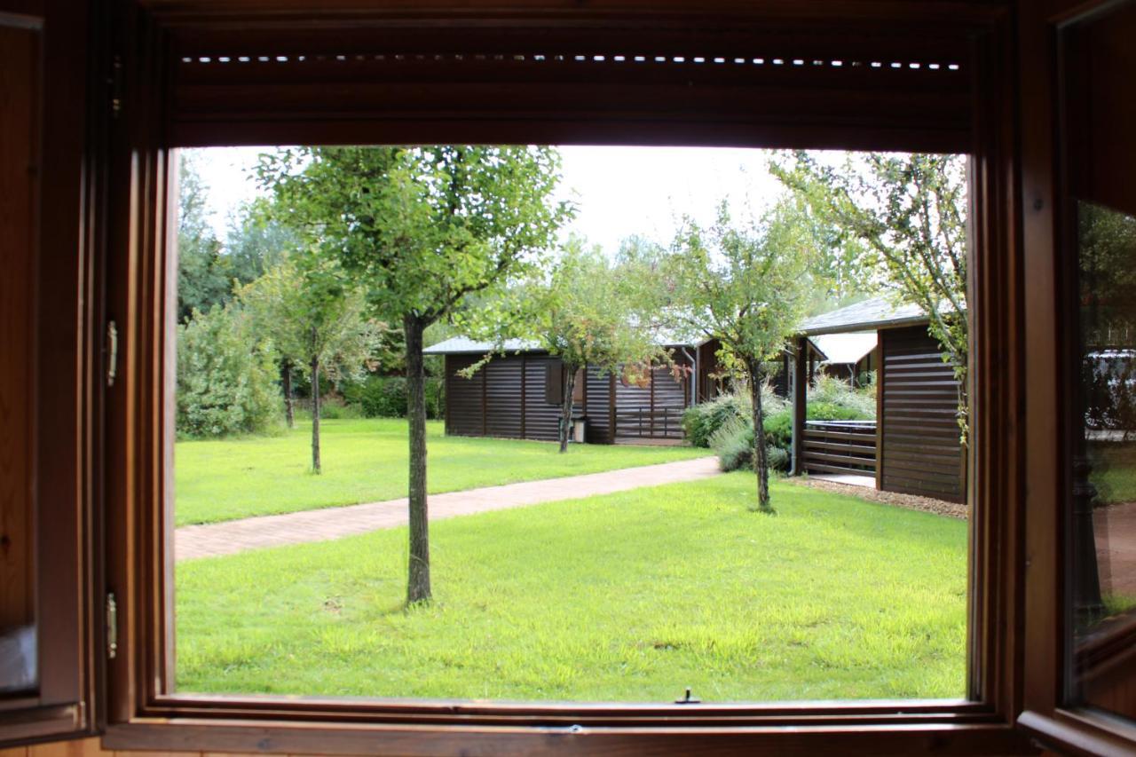 Cabañas de madera de alquiler completo en El Bierzo El Bosque de los Sueños Cubillos del Sil Exterior foto